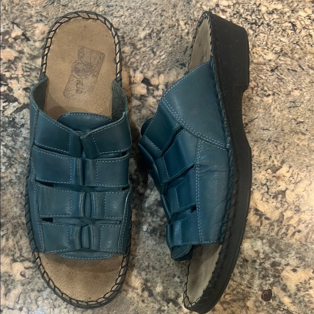Women’s Blue Leather Sandals